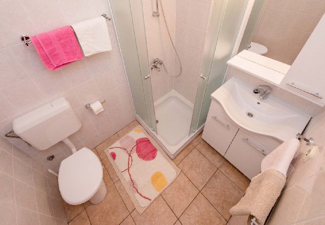 Appartamento a Supetarska Draga - Appartamento in Supetarska Draga con vista mare, balcone, Climatizzazione, WIFI (4551-1) Appartamento a Supetarska Draga - Appartamento in Supetarska Draga con vista mare, balcone, Climatizzazione, WIFI (4551-1)