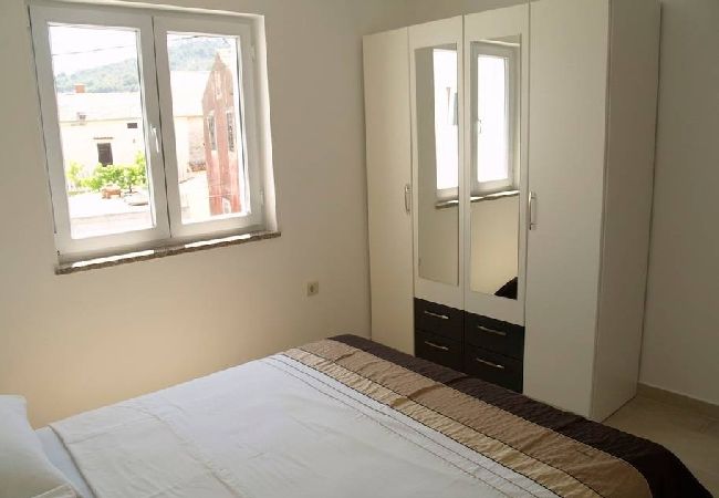 Appartamento a Preko - Appartamento per le vacanze a Preko con terrazza, aria condizionata, Wi-Fi, lavatrice (4568-3) Appartamento a Preko - Appartamento per le vacanze a Preko con terrazza, aria condizionata, Wi-Fi, lavatrice (4568-3)