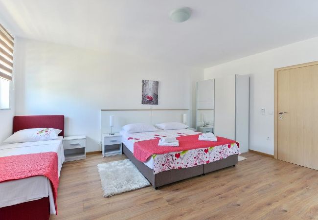 Appartamento a Vir - Appartamento in Vir con terrazzo, Climatizzazione, WIFI, Lavastoviglie (4589-1) Appartamento a Vir - Appartamento in Vir con terrazzo, Climatizzazione, WIFI, Lavastoviglie (4589-1)