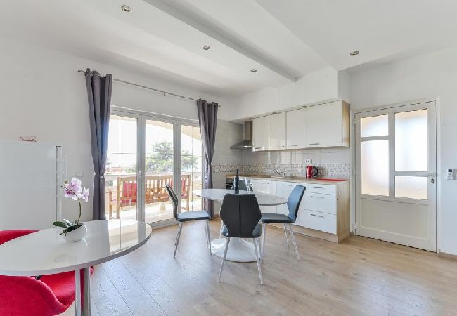 Studio a Vir - Appartamento Studio in Vir con balcone, Climatizzazione, WIFI, Lavastoviglie (4589-2) Studio a Vir - Appartamento Studio in Vir con balcone, Climatizzazione, WIFI, Lavastoviglie (4589-2)