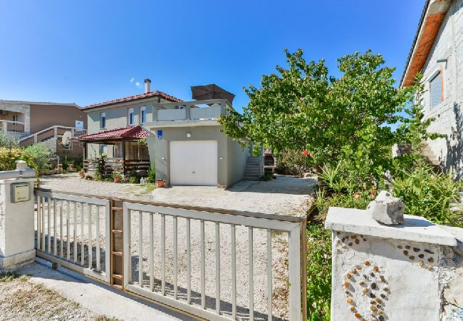 Appartamento a Vir - Appartamento in Vir con terrazzo, Climatizzazione, WIFI (4592-1) Appartamento a Vir - Appartamento in Vir con terrazzo, Climatizzazione, WIFI (4592-1)