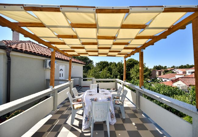 Appartamento a Vir - Appartamento in Vir con terrazzo, Climatizzazione, WIFI (4592-1) Appartamento a Vir - Appartamento in Vir con terrazzo, Climatizzazione, WIFI (4592-1)