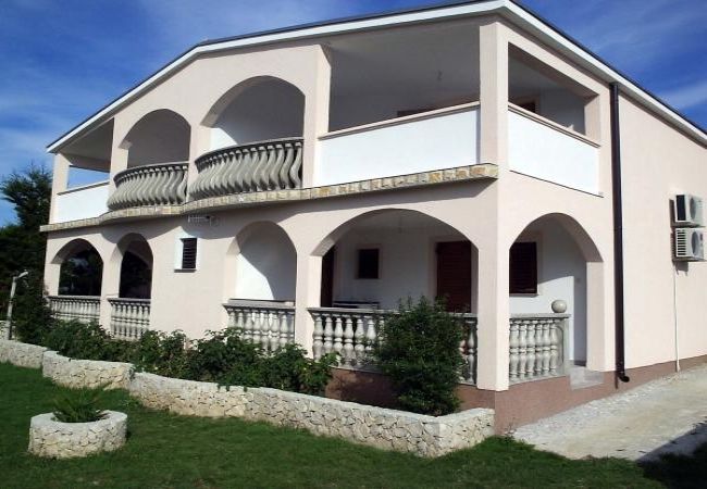 Appartamento a Vir - Appartamento in Vir con vista mare, terrazzo, Climatizzazione, WIFI (4593-3) Appartamento a Vir - Appartamento in Vir con vista mare, terrazzo, Climatizzazione, WIFI (4593-3)