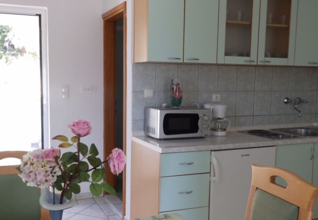 Appartamento a Kampor - Appartamento in Kampor con vista mare, terrazzo, Climatizzazione, WIFI (4610-4) Appartamento a Kampor - Appartamento in Kampor con vista mare, terrazzo, Climatizzazione, WIFI (4610-4)