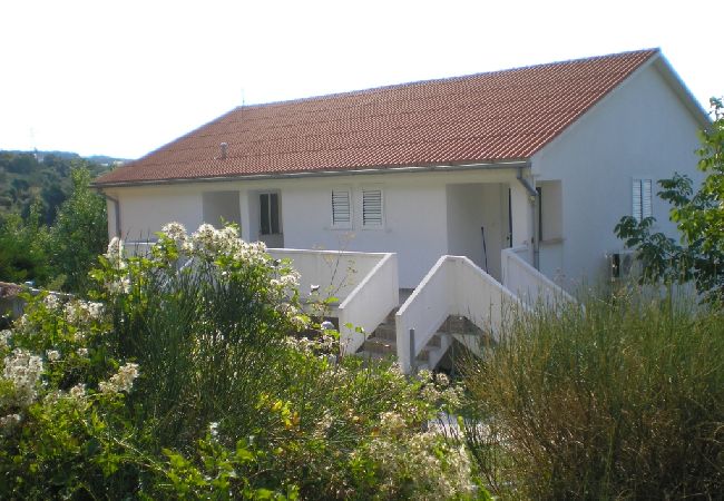 Appartamento a Kampor - Appartamento in Kampor con vista mare, terrazzo, Climatizzazione, WIFI (4610-4) Appartamento a Kampor - Appartamento in Kampor con vista mare, terrazzo, Climatizzazione, WIFI (4610-4)