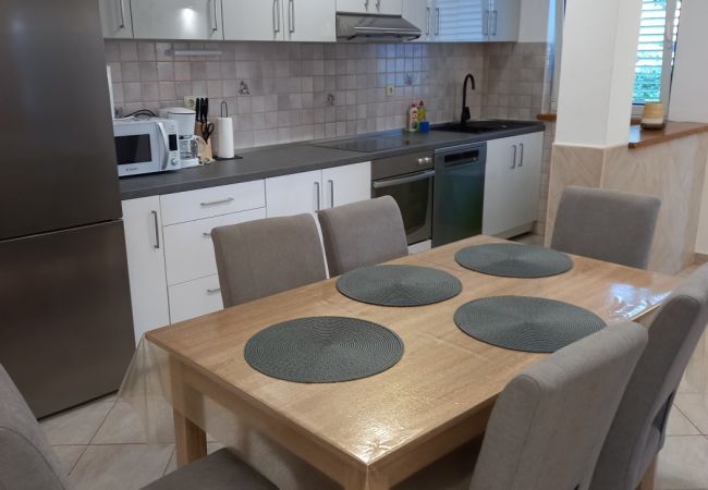 Appartamento a Kampor - Appartamento in Kampor con vista mare, terrazzo, Climatizzazione, WIFI (4610-5)