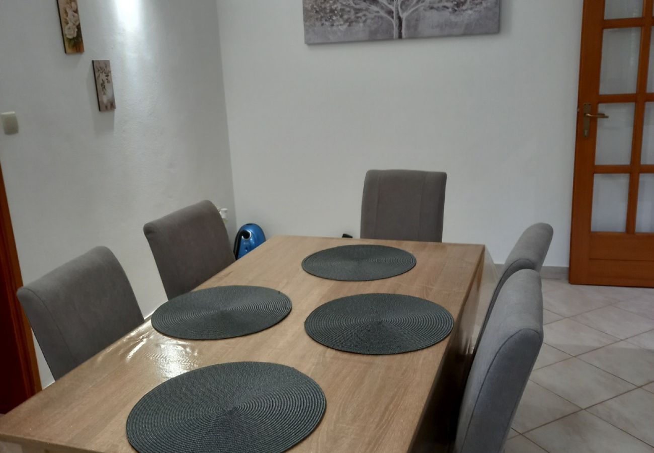 Appartamento a Kampor - Appartamento in Kampor con vista mare, terrazzo, Climatizzazione, WIFI (4610-5)
