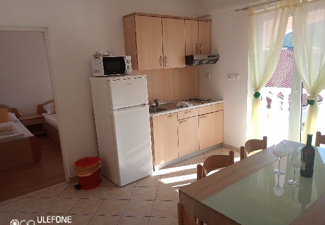 Appartamento a Lopar - Appartamento in Loparo (Lopar) con terrazzo, Climatizzazione, WIFI (4620-3) Appartamento a Lopar - Appartamento in Loparo (Lopar) con terrazzo, Climatizzazione, WIFI (4620-3)