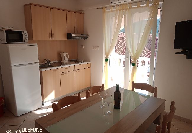 Appartamento a Lopar - Appartamento in Loparo (Lopar) con terrazzo, Climatizzazione, WIFI (4620-3) Appartamento a Lopar - Appartamento in Loparo (Lopar) con terrazzo, Climatizzazione, WIFI (4620-3)