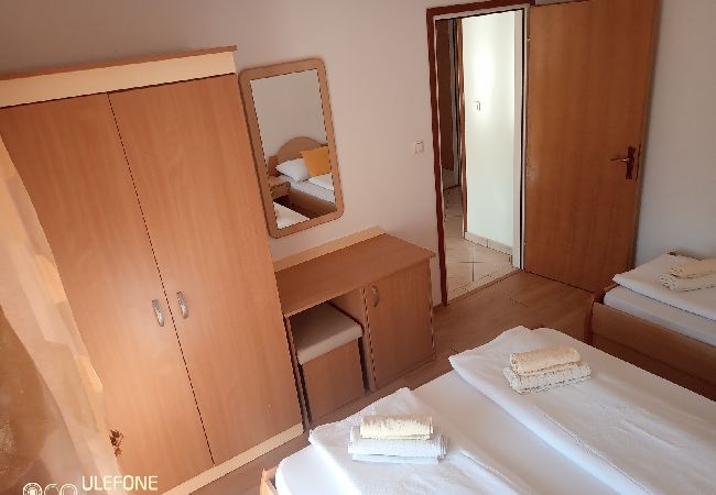 Appartamento a Lopar - Appartamento in Loparo (Lopar) con terrazzo, Climatizzazione, WIFI (4620-3) Appartamento a Lopar - Appartamento in Loparo (Lopar) con terrazzo, Climatizzazione, WIFI (4620-3)