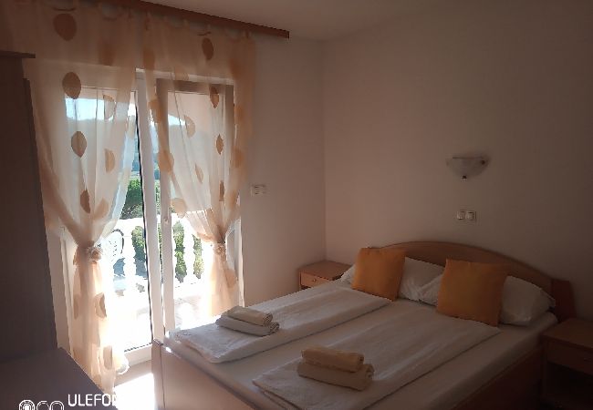 Appartamento a Lopar - Appartamento in Loparo (Lopar) con terrazzo, Climatizzazione, WIFI (4620-3) Appartamento a Lopar - Appartamento in Loparo (Lopar) con terrazzo, Climatizzazione, WIFI (4620-3)