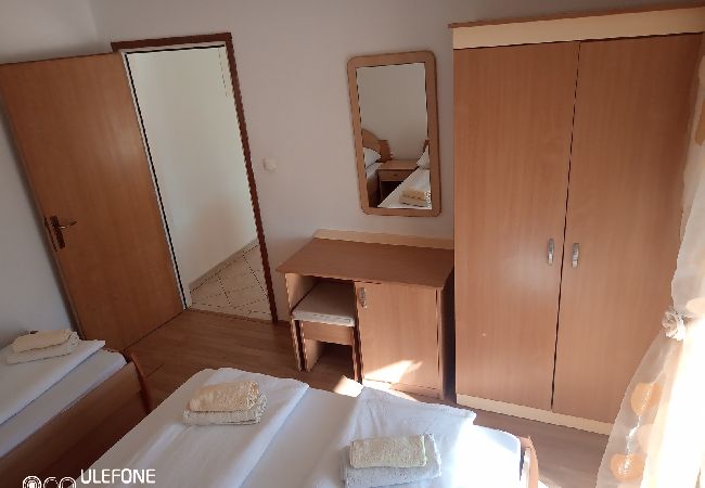 Appartamento a Lopar - Appartamento in Loparo (Lopar) con terrazzo, Climatizzazione, WIFI (4620-3) Appartamento a Lopar - Appartamento in Loparo (Lopar) con terrazzo, Climatizzazione, WIFI (4620-3)