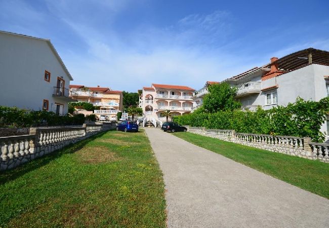 Appartamento a Lopar - Appartamento in Loparo (Lopar) con terrazzo, Climatizzazione, WIFI (4620-3) Appartamento a Lopar - Appartamento in Loparo (Lopar) con terrazzo, Climatizzazione, WIFI (4620-3)