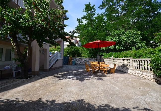 Appartamento a Lopar - Appartamento in Loparo (Lopar) con terrazzo, Climatizzazione, WIFI (4620-3) Appartamento a Lopar - Appartamento in Loparo (Lopar) con terrazzo, Climatizzazione, WIFI (4620-3)