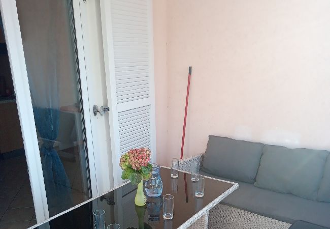 Appartamento a Lopar - Appartamento in Loparo (Lopar) con terrazzo, Climatizzazione, WIFI (4620-4) Appartamento a Lopar - Appartamento in Loparo (Lopar) con terrazzo, Climatizzazione, WIFI (4620-4)