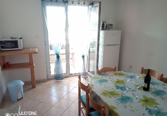 Appartamento a Lopar - Appartamento in Loparo (Lopar) con terrazzo, Climatizzazione, WIFI (4620-4) Appartamento a Lopar - Appartamento in Loparo (Lopar) con terrazzo, Climatizzazione, WIFI (4620-4)