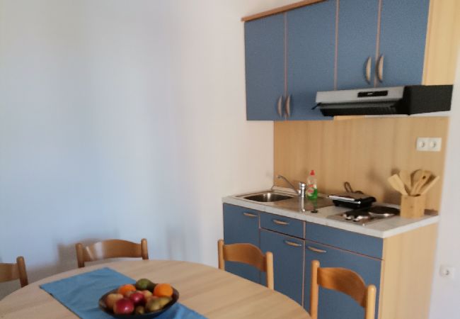 Appartamento a Lopar - Appartamento in Loparo (Lopar) con terrazzo, Climatizzazione, WIFI (4620-4) Appartamento a Lopar - Appartamento in Loparo (Lopar) con terrazzo, Climatizzazione, WIFI (4620-4)