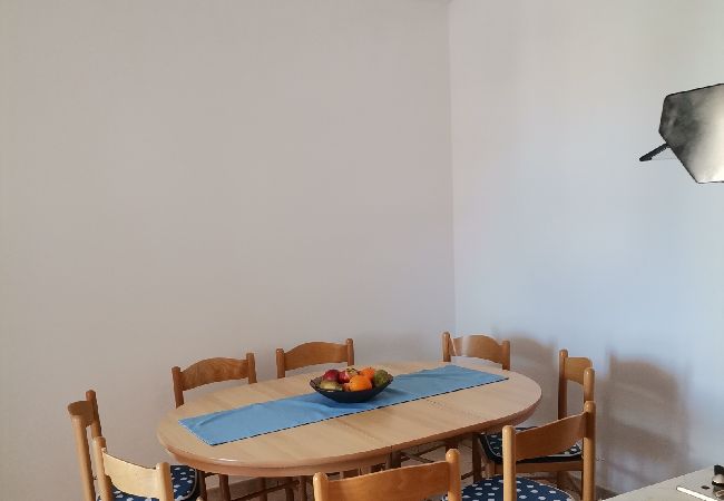 Appartamento a Lopar - Appartamento in Loparo (Lopar) con terrazzo, Climatizzazione, WIFI (4620-4) Appartamento a Lopar - Appartamento in Loparo (Lopar) con terrazzo, Climatizzazione, WIFI (4620-4)