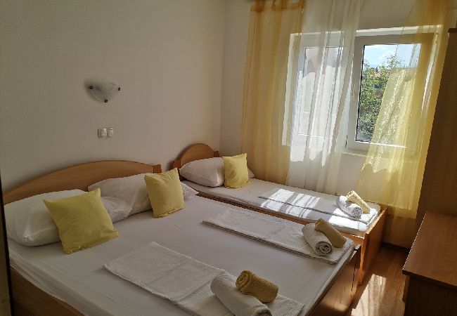 Appartamento a Lopar - Appartamento in Loparo (Lopar) con terrazzo, Climatizzazione, WIFI (4620-4) Appartamento a Lopar - Appartamento in Loparo (Lopar) con terrazzo, Climatizzazione, WIFI (4620-4)