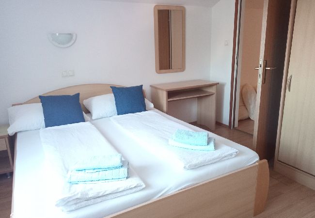 Appartamento a Lopar - Appartamento in Loparo (Lopar) con terrazzo, Climatizzazione, WIFI (4620-4) Appartamento a Lopar - Appartamento in Loparo (Lopar) con terrazzo, Climatizzazione, WIFI (4620-4)