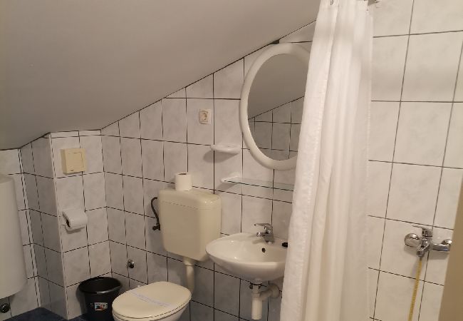 Appartamento a Lopar - Appartamento in Loparo (Lopar) con terrazzo, Climatizzazione, WIFI (4620-4) Appartamento a Lopar - Appartamento in Loparo (Lopar) con terrazzo, Climatizzazione, WIFI (4620-4)