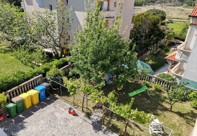 Appartamento a Lopar - Appartamento in Loparo (Lopar) con terrazzo, Climatizzazione, WIFI (4620-4) Appartamento a Lopar - Appartamento in Loparo (Lopar) con terrazzo, Climatizzazione, WIFI (4620-4)