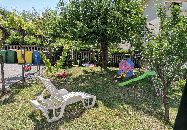 Appartamento a Lopar - Appartamento in Loparo (Lopar) con terrazzo, Climatizzazione, WIFI (4620-4) Appartamento a Lopar - Appartamento in Loparo (Lopar) con terrazzo, Climatizzazione, WIFI (4620-4)