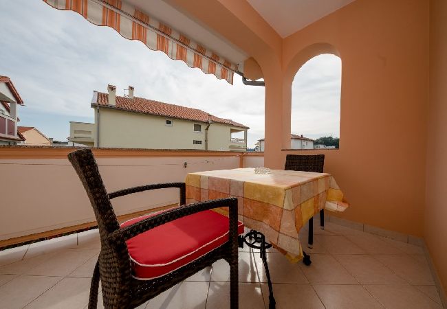 Appartamento a Palit - Appartamento in Palit con balcone, Climatizzazione, WIFI, Lavastoviglie (820-8) Appartamento a Palit - Appartamento in Palit con balcone, Climatizzazione, WIFI, Lavastoviglie (820-8)