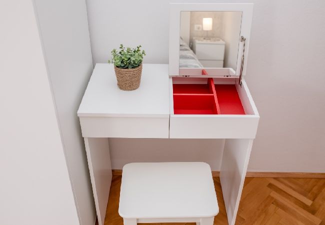 Appartamento a Palit - Appartamento in Palit con balcone, Climatizzazione, WIFI, Lavastoviglie (820-8) Appartamento a Palit - Appartamento in Palit con balcone, Climatizzazione, WIFI, Lavastoviglie (820-8)
