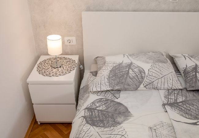 Appartamento a Palit - Appartamento in Palit con balcone, Climatizzazione, WIFI, Lavastoviglie (820-8) Appartamento a Palit - Appartamento in Palit con balcone, Climatizzazione, WIFI, Lavastoviglie (820-8)