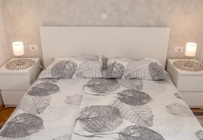 Appartamento a Palit - Appartamento in Palit con balcone, Climatizzazione, WIFI, Lavastoviglie (820-8) Appartamento a Palit - Appartamento in Palit con balcone, Climatizzazione, WIFI, Lavastoviglie (820-8)