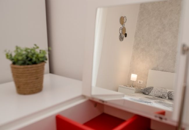 Appartamento a Palit - Appartamento in Palit con balcone, Climatizzazione, WIFI, Lavastoviglie (820-8) Appartamento a Palit - Appartamento in Palit con balcone, Climatizzazione, WIFI, Lavastoviglie (820-8)