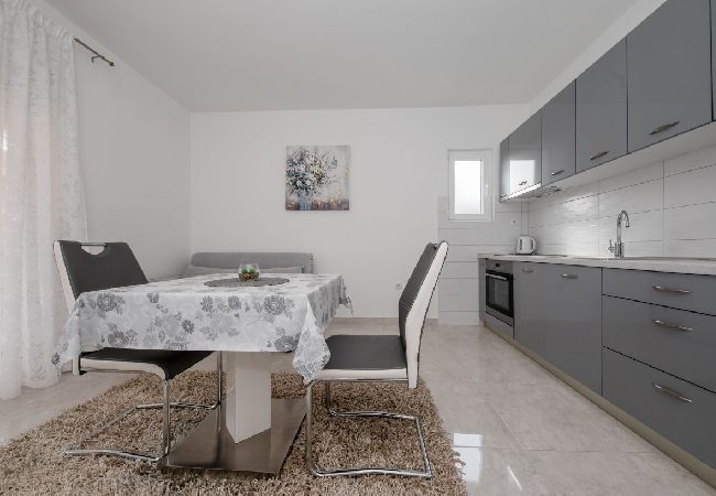 Appartamento a Palit - Appartamento in Palit con balcone, Climatizzazione, WIFI, Lavastoviglie (820-8) Appartamento a Palit - Appartamento in Palit con balcone, Climatizzazione, WIFI, Lavastoviglie (820-8)