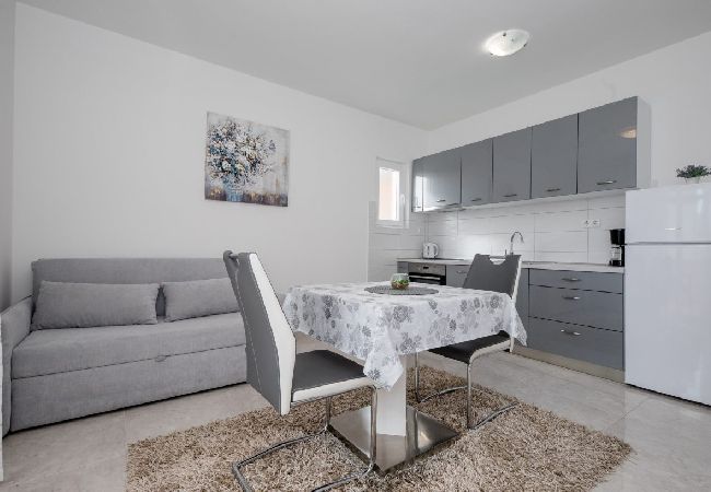 Appartamento a Palit - Appartamento in Palit con balcone, Climatizzazione, WIFI, Lavastoviglie (820-8) Appartamento a Palit - Appartamento in Palit con balcone, Climatizzazione, WIFI, Lavastoviglie (820-8)