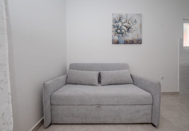 Appartamento a Palit - Appartamento in Palit con balcone, Climatizzazione, WIFI, Lavastoviglie (820-8) Appartamento a Palit - Appartamento in Palit con balcone, Climatizzazione, WIFI, Lavastoviglie (820-8)