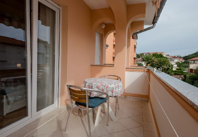 Appartamento a Palit - Appartamento in Palit con balcone, Climatizzazione, WIFI, Lavastoviglie (820-8) Appartamento a Palit - Appartamento in Palit con balcone, Climatizzazione, WIFI, Lavastoviglie (820-8)