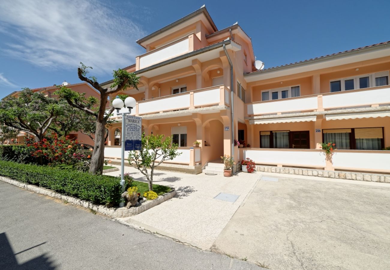 Appartamento a Palit - Appartamento in Palit con balcone, Climatizzazione, WIFI, Lavastoviglie (820-8)