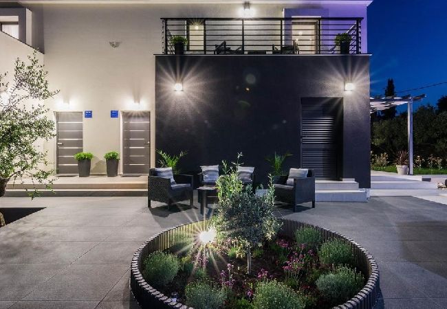 Casa a Ždrelac - Casa di vacanza in Ždrelac con vista mare, terrazzo, Climatizzazione, WIFI (4652-1) Casa a Ždrelac - Casa di vacanza in Ždrelac con vista mare, terrazzo, Climatizzazione, WIFI (4652-1)