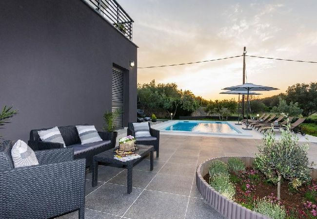 Casa a Ždrelac - Casa di vacanza in Ždrelac con vista mare, terrazzo, Climatizzazione, WIFI (4652-1) Casa a Ždrelac - Casa di vacanza in Ždrelac con vista mare, terrazzo, Climatizzazione, WIFI (4652-1)