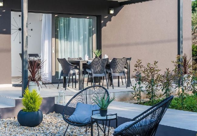 Casa a Ždrelac - Casa di vacanza in Ždrelac con vista mare, terrazzo, Climatizzazione, WIFI (4652-1) Casa a Ždrelac - Casa di vacanza in Ždrelac con vista mare, terrazzo, Climatizzazione, WIFI (4652-1)