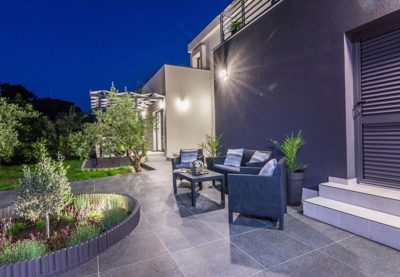 Casa a Ždrelac - Casa di vacanza in Ždrelac con vista mare, terrazzo, Climatizzazione, WIFI (4652-1)