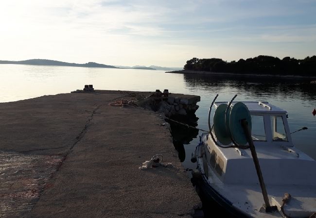 Casa a Pašman - Casa Robinson in Pašman con vista mare, terrazzo, Climatizzazione, WIFI (4654-1) Casa a Pašman - Casa Robinson in Pašman con vista mare, terrazzo, Climatizzazione, WIFI (4654-1)
