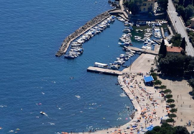 Casa a Icici - Casa di vacanza in Ičići con vista mare, balcone, Climatizzazione, WIFI (4683-1) Casa a Icici - Casa di vacanza in Ičići con vista mare, balcone, Climatizzazione, WIFI (4683-1)