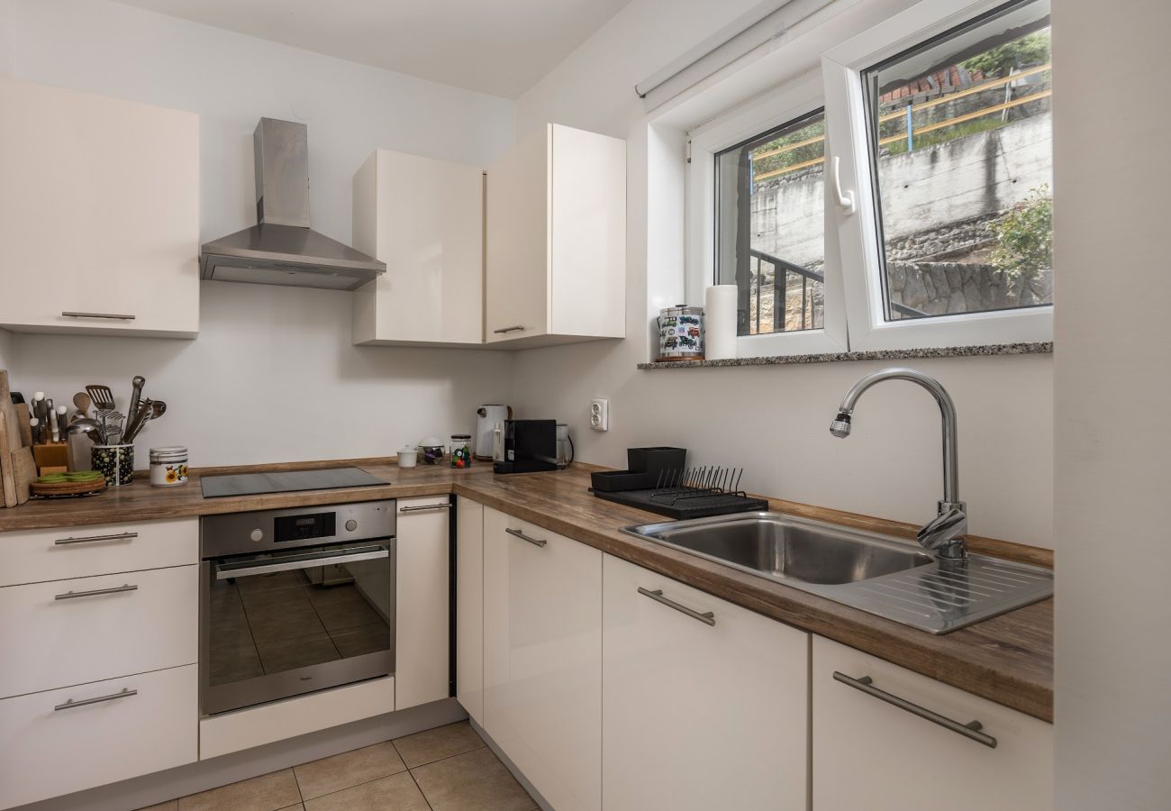 Casa a Icici - Casa di vacanza in Ičići con vista mare, balcone, Climatizzazione, WIFI (4683-1)