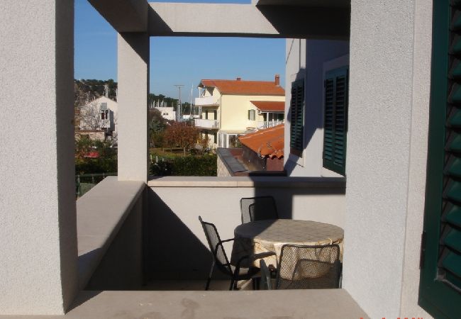 Casa a Betina - Casa di vacanza in Betina con vista mare, terrazzo, Climatizzazione, WIFI (4671-1) Casa a Betina - Casa di vacanza in Betina con vista mare, terrazzo, Climatizzazione, WIFI (4671-1)