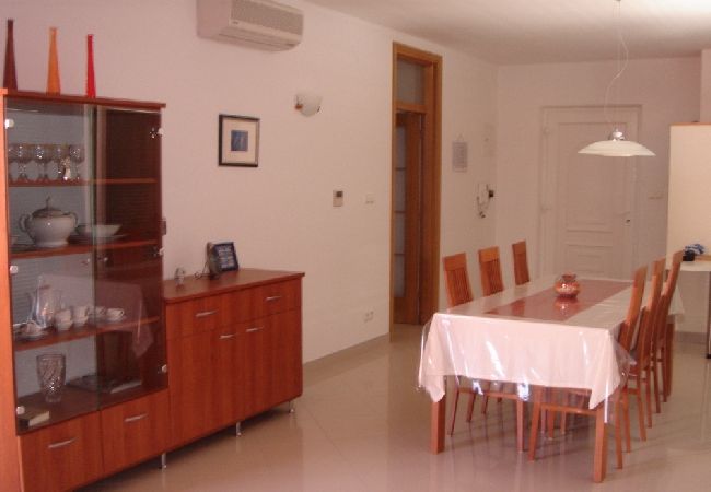 Casa a Betina - Casa di vacanza in Betina con vista mare, terrazzo, Climatizzazione, WIFI (4671-1) Casa a Betina - Casa di vacanza in Betina con vista mare, terrazzo, Climatizzazione, WIFI (4671-1)