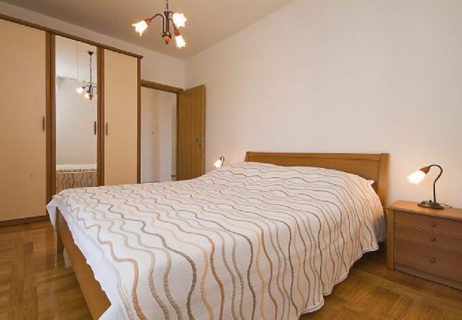 Casa a Betina - Casa di vacanza in Betina con vista mare, terrazzo, Climatizzazione, WIFI (4671-1) Casa a Betina - Casa di vacanza in Betina con vista mare, terrazzo, Climatizzazione, WIFI (4671-1)
