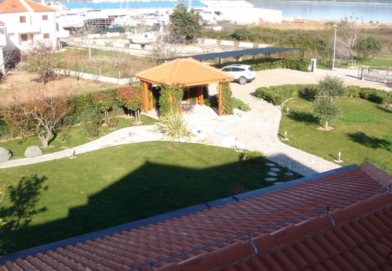 Casa a Betina - Casa di vacanza in Betina con vista mare, terrazzo, Climatizzazione, WIFI (4671-1)