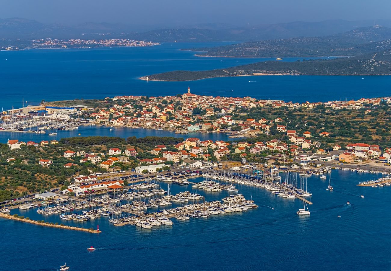 Casa a Betina - Casa di vacanza in Betina con vista mare, terrazzo, Climatizzazione, WIFI (4671-1)