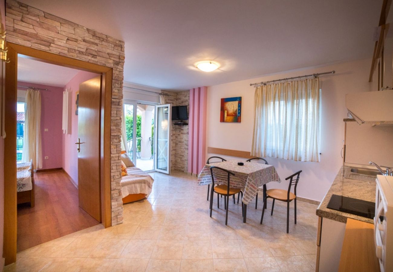 Appartamento a Lopar - Appartamento in Loparo (Lopar) con balcone, Climatizzazione, WIFI (4738-1)